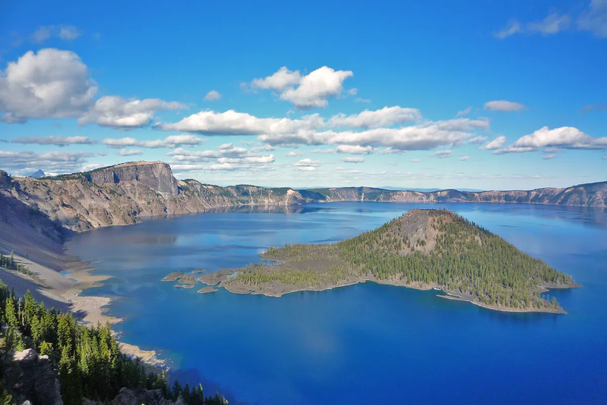A view of Crater Lake and Wizard Island