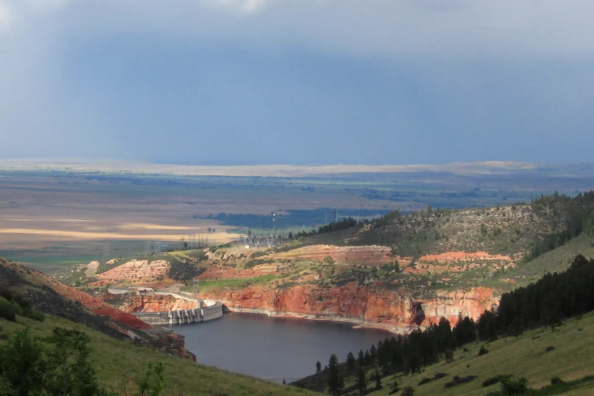Summer view of the Yellowtail Dam from the Ok-A-Beh road.