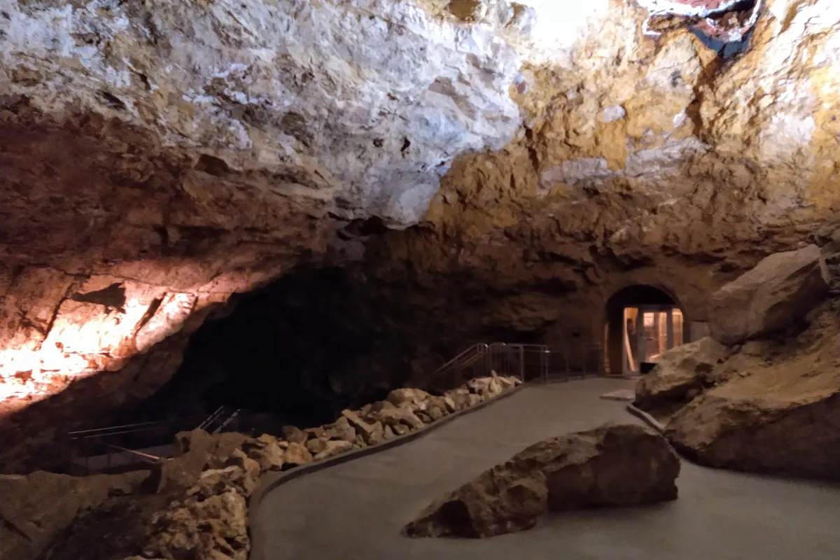 The target room inside Jewel Cave.