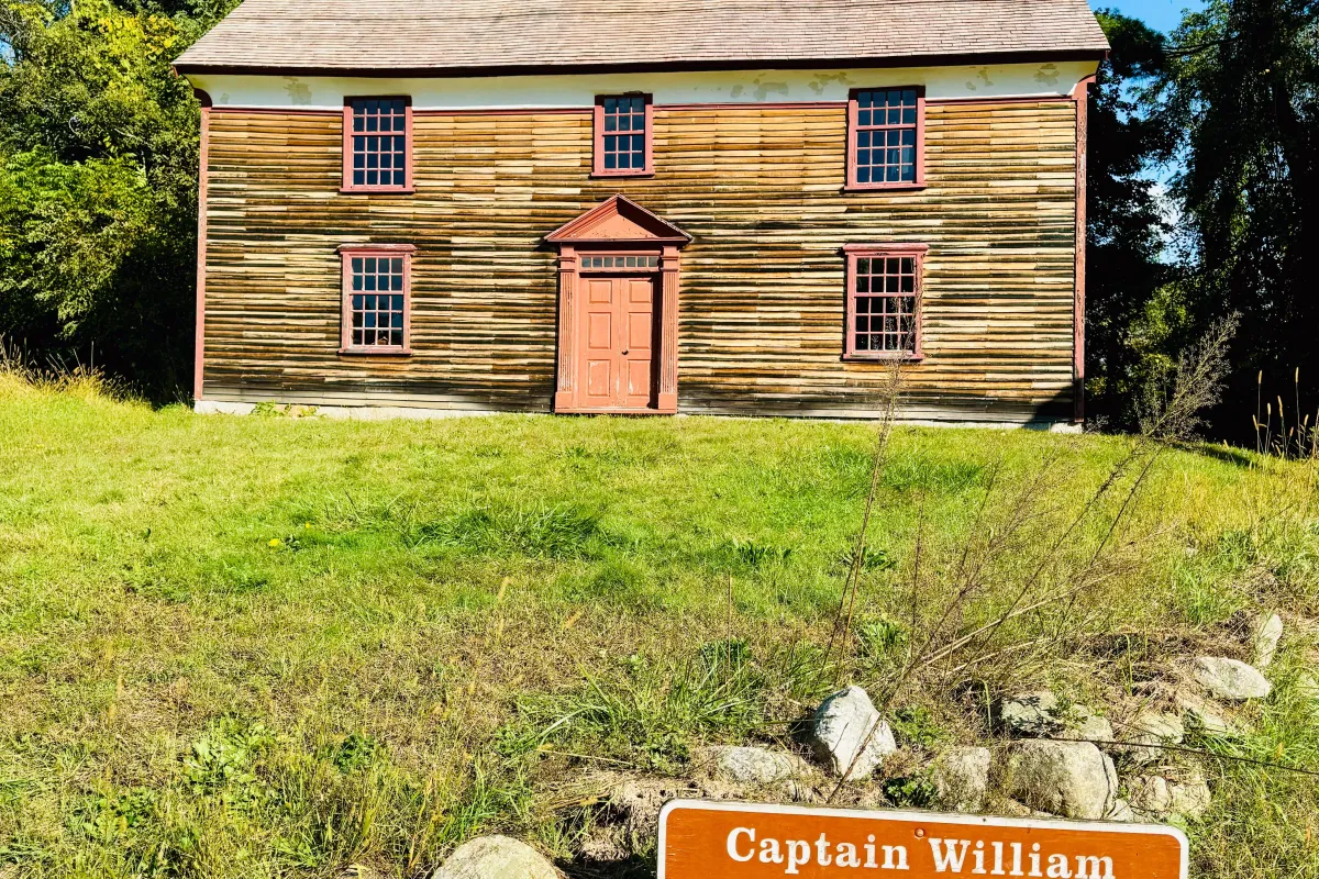 Located on Battle Road, the Smith House was home of Captain John Smith of the Lincoln Militia.